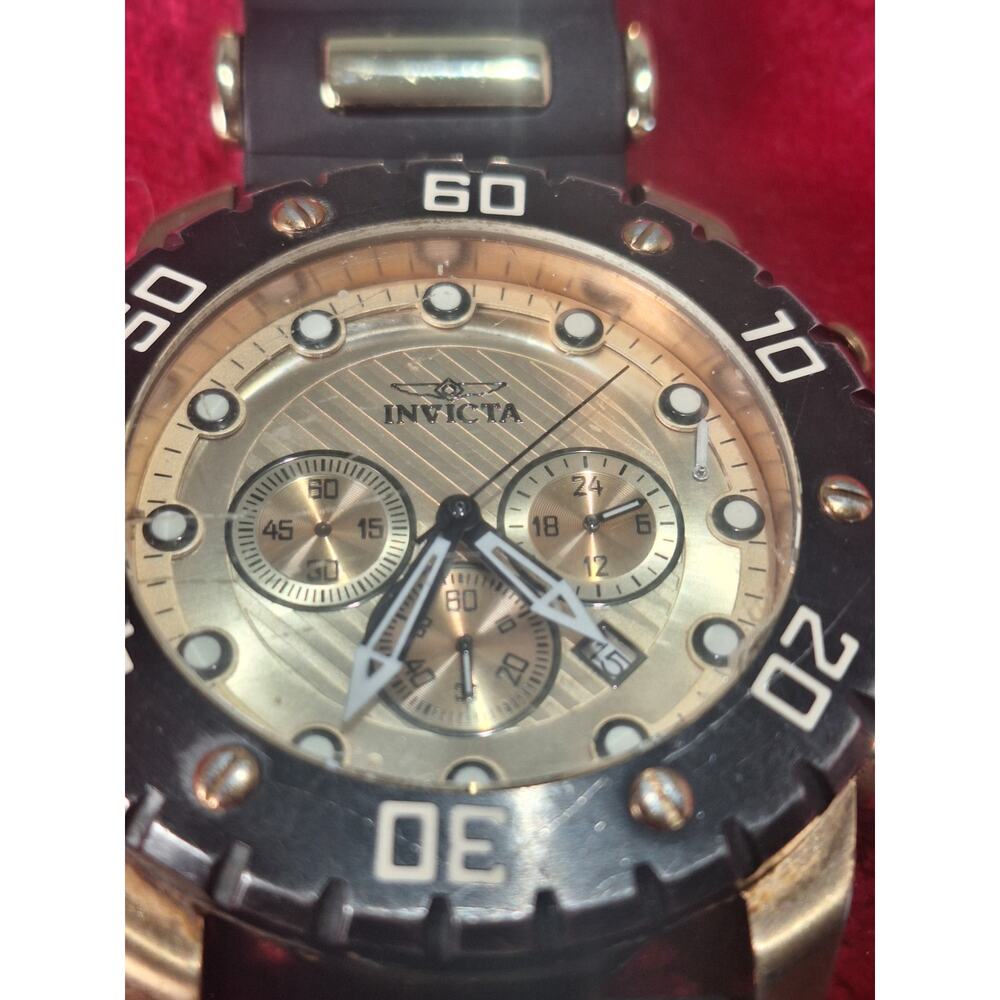 Invicta Pro Diver 20281 Chronograph Watch Quartz Black Gold 100M Date -READ! - Picture 3 of 8